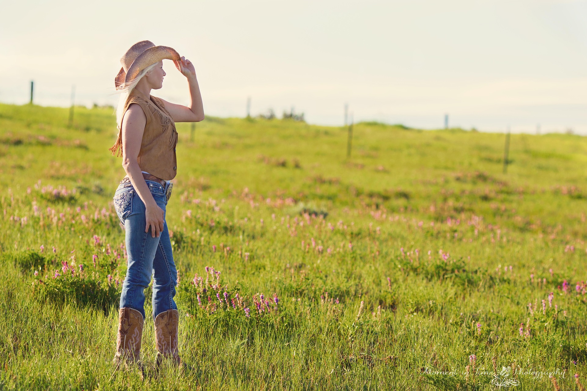 A women is looking at the fields.