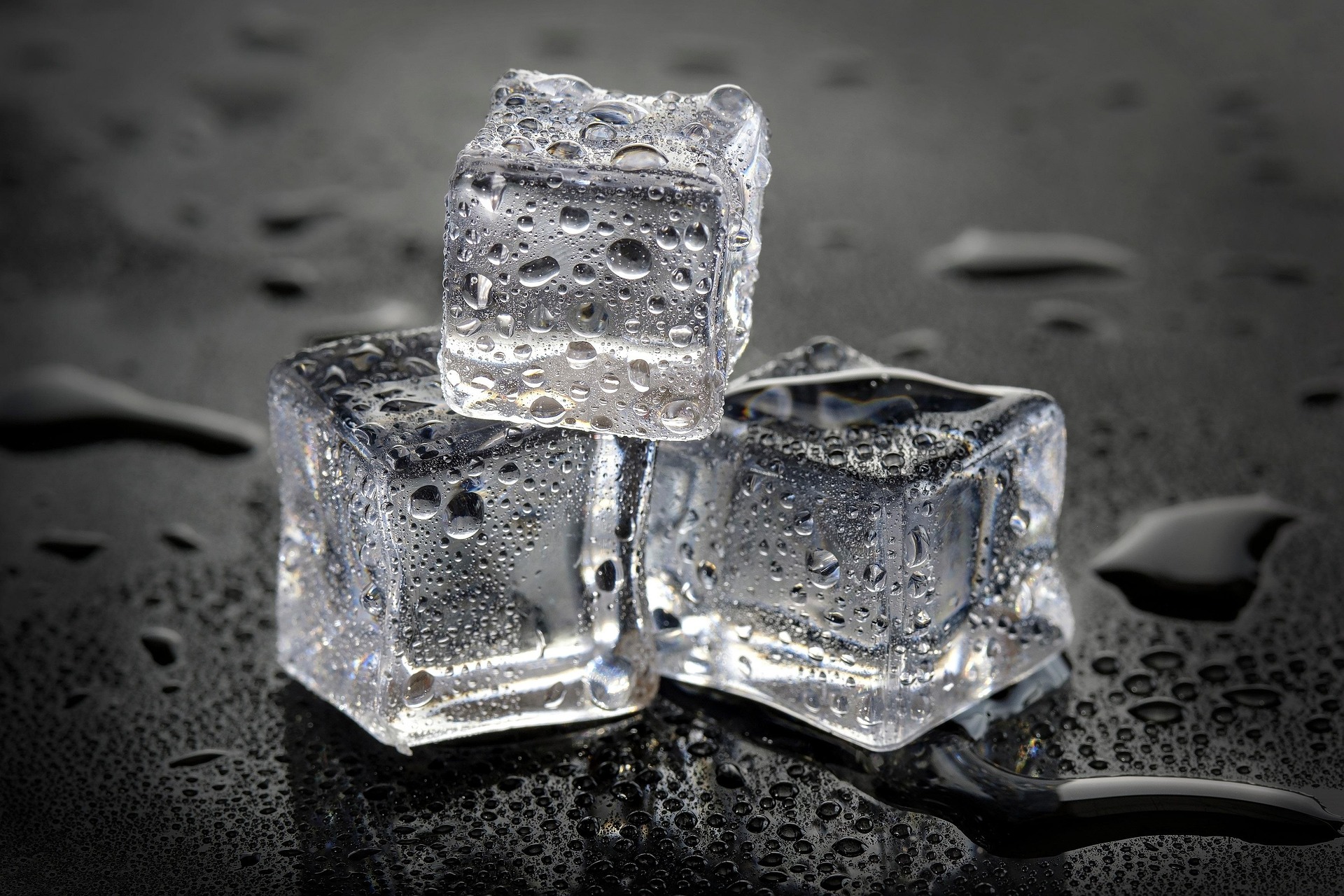 Ice pieces are stacked on one another.